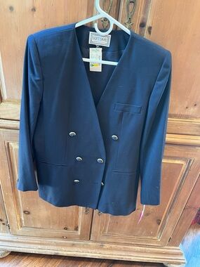 NWT!! NAVY BLUE DOUBLE BREASTED  BLAZER. SIZE 8.
